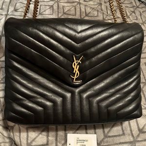 Saint Laurent
Loulou Quilted Leather YSL Bag Gold chain